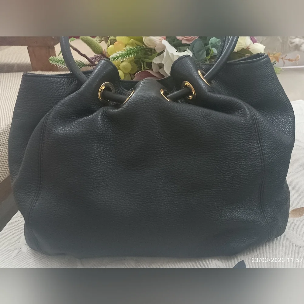 Authentic Michael Kors Leather Medium East West Ring Tote in Black - Picture 2 of 13